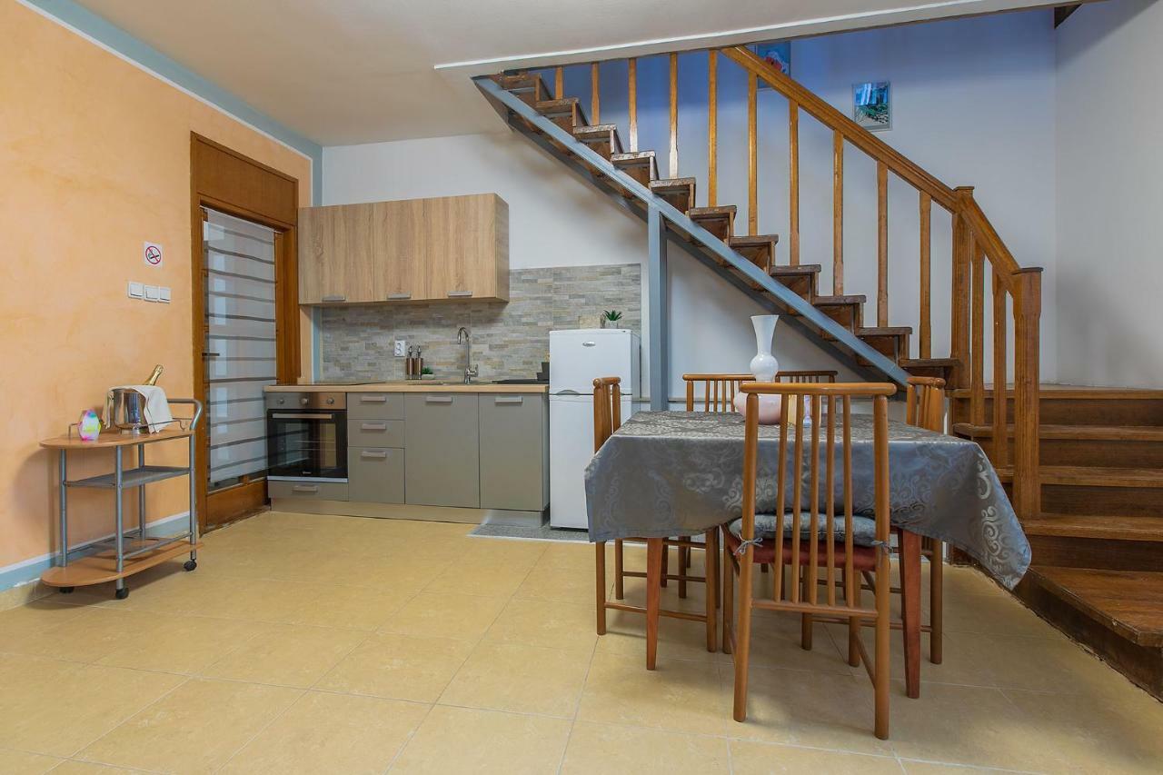 Polias Apartment Пула Экстерьер фото