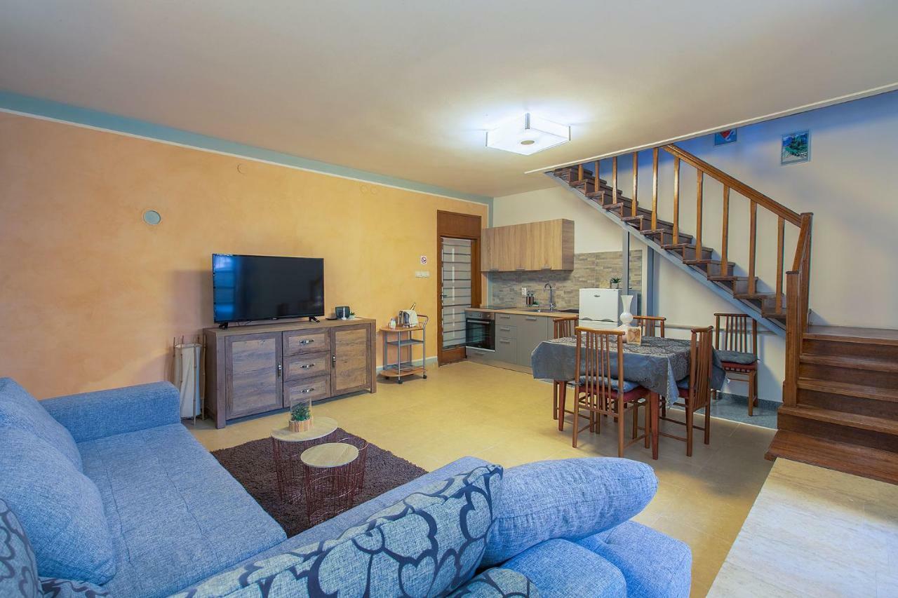 Polias Apartment Пула Экстерьер фото